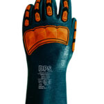 Guante de nitrilo extendido azul DP DPS11356X de 30 cm con protección TPR naranja frontal.