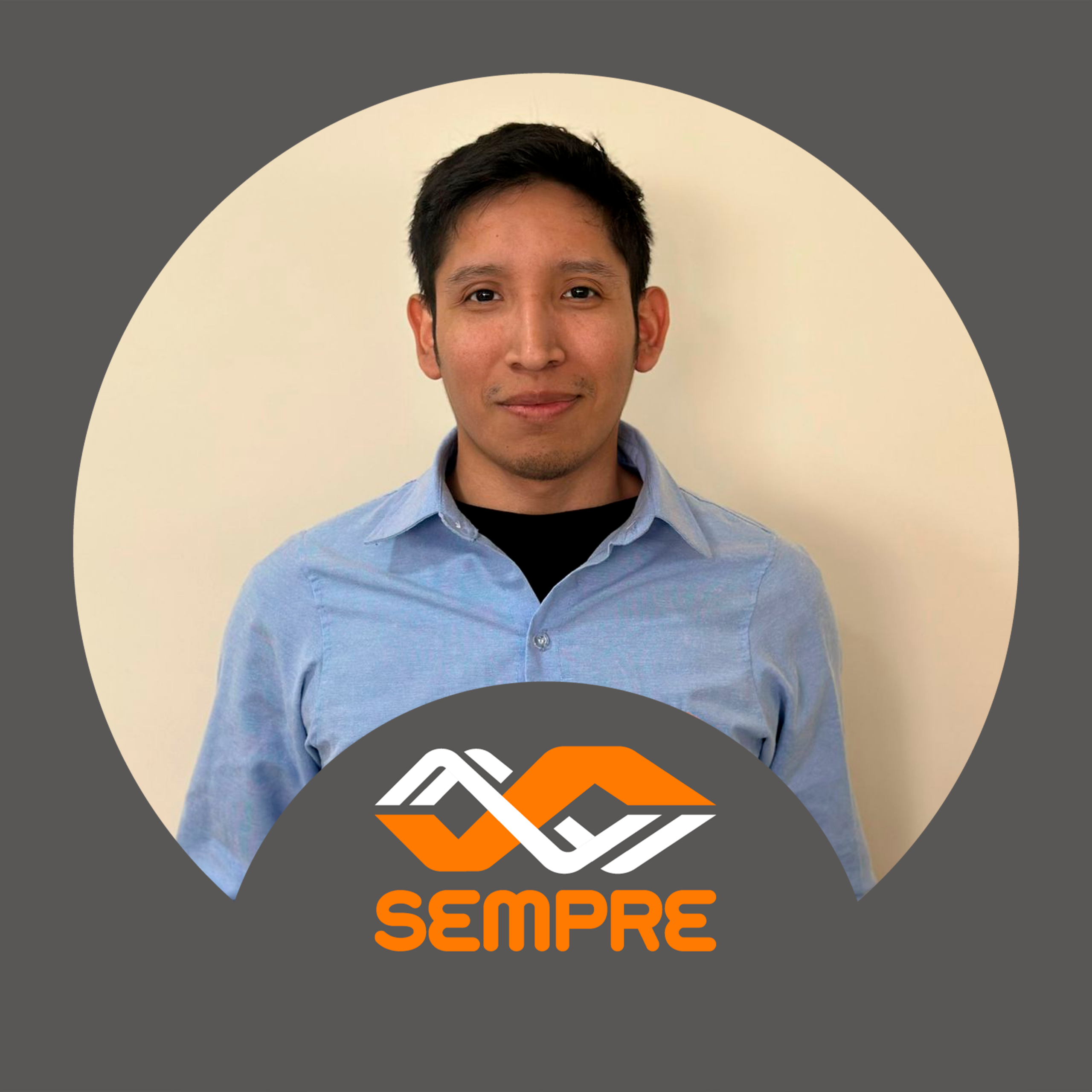 Kevin Mercado con logo