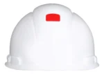 Perspectiva de tres cuartos de la carcasa de polietileno blanca para casco de protección 3M H-700 sin arnés de suspensión.