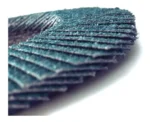 Detalle de láminas de lija de zirconio grano 40 disco flap desbaste pesado 115mm