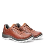 Par de zapatillas de seguridad Kamet Damont de color marrón en cuero flor con cordones, expuestas en perspectiva de tres cuartos.