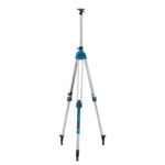 Trípode Bosch PRO BT 300 HD completamente extendido con la columna central desplegada al máximo.