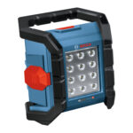 Linterna inalámbrica de trabajo Bosch PRO GLI 18V-1500 vista en tres cuartos con su matriz de LED y estructura protectora.