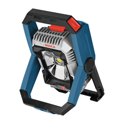 Linterna inalámbrica Bosch PRO GLI 18V-3000 sobre su base articulada mostrando el LED central y la estructura protectora azul y negra.