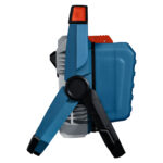 Vista de perfil lateral de la linterna Bosch PRO GLI 18V-3000 mostrando el pie articulado y la carcasa trasera para batería.