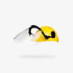 Adaptador para casco facial auditivo L-300 Libus 902493 montado en casco amarillo con visor transparente.