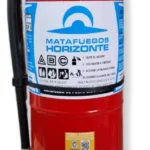 Matafuego manual de polvo químico seco ABC de 10 kg marca Horizonte color rojo con manómetro y manguera de descarga.